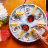 $1 Oysters - 4-10pm Mondays foto