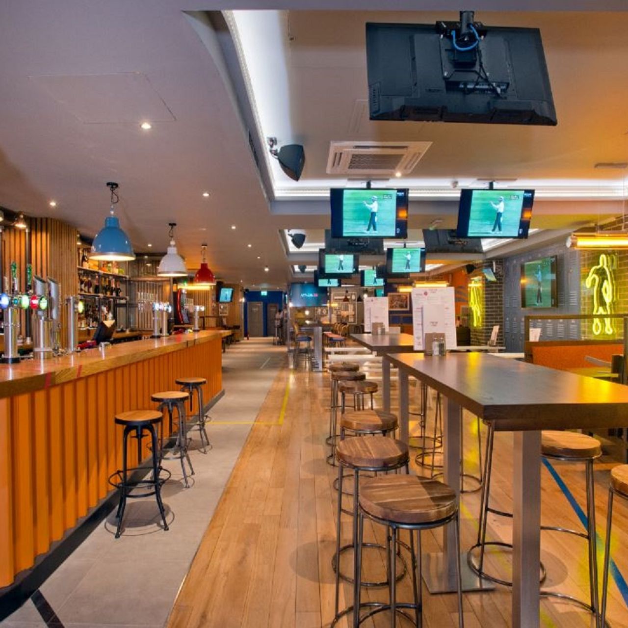 Sports Bar & Grill Canary Wharf - Sports Bar in London - Pubs Serving Food  in London