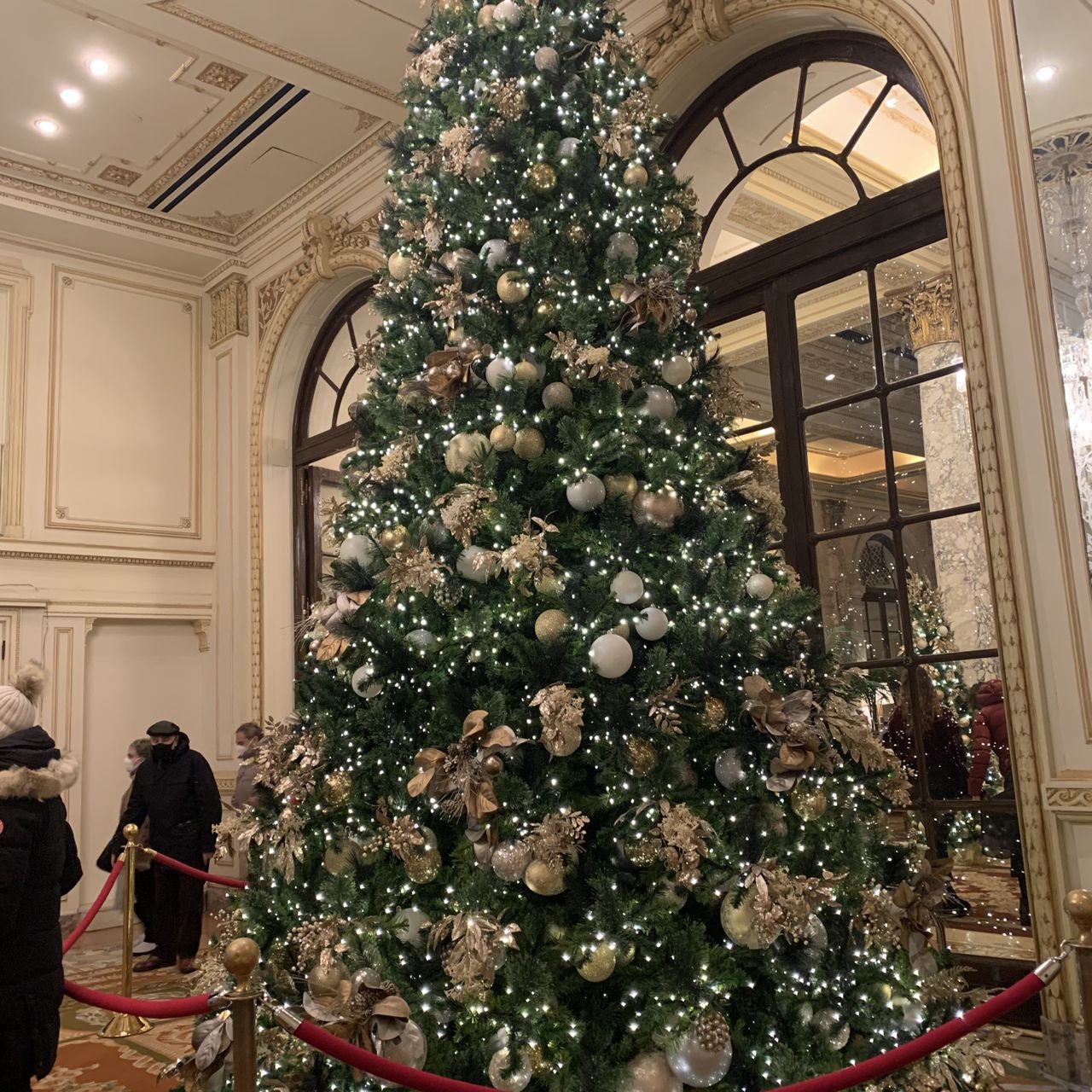 Christmas lunch at the plaza new york