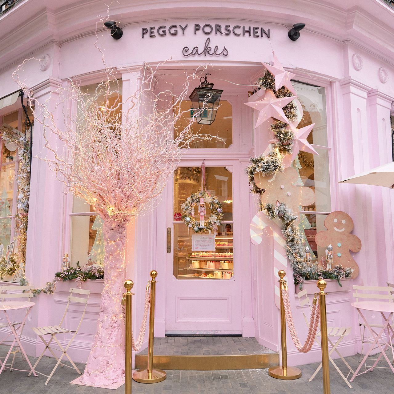 Peggy Porschen Parlour cake shop at Christmas, Ebury Street, Belgravia,  London Stock Photo - Alamy