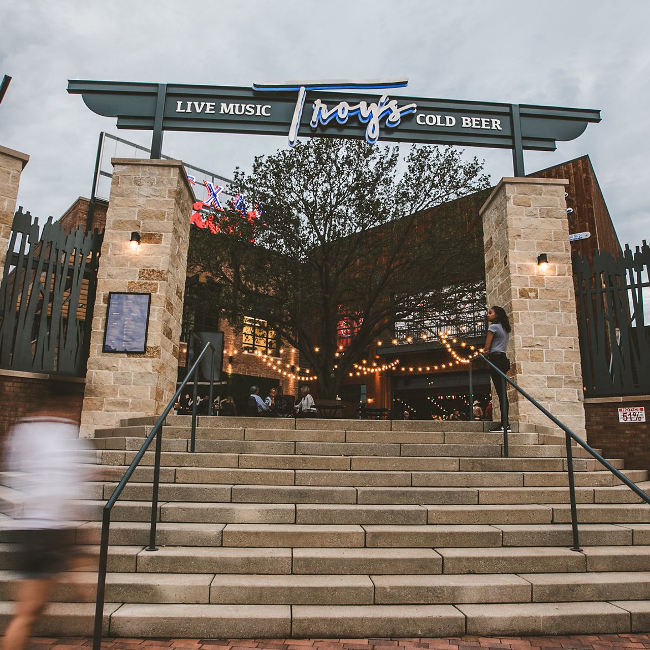 Troy Aikman Announces New Restaurant To Open At Texas Live! In The  Arlington Entertainment District