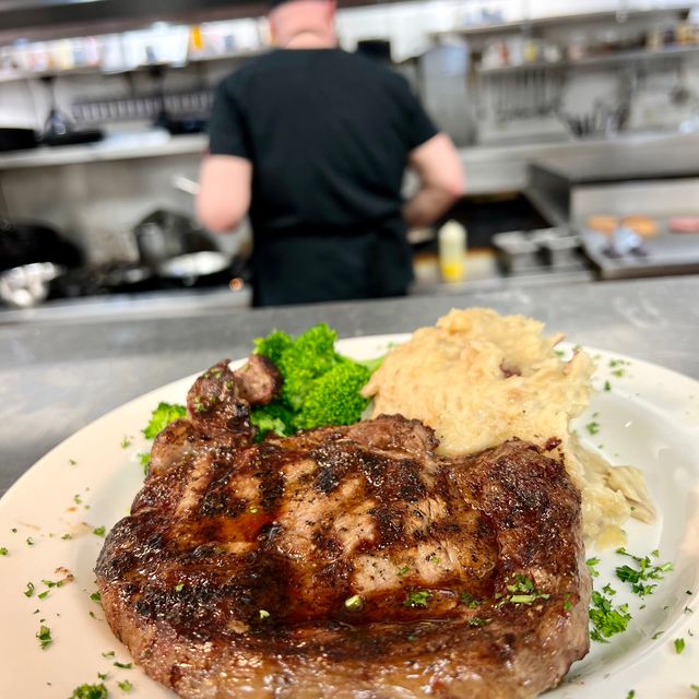 The Rivers Holiday Inn Updated 2024, American Restaurant in Marshfield, WI