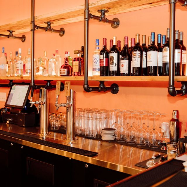 DJ’s on Chestnut Updated 2024, American Restaurant in Assumption, IL