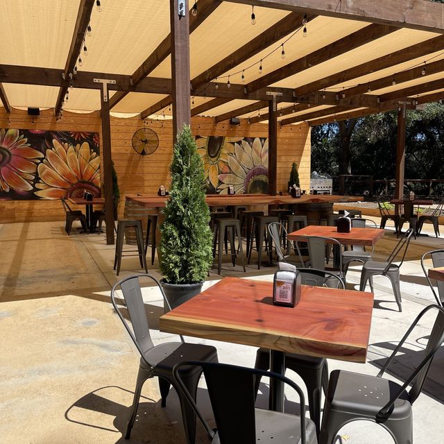 Restaurante Napa Yard Oxbow Gardens - Napa, CA | OpenTable