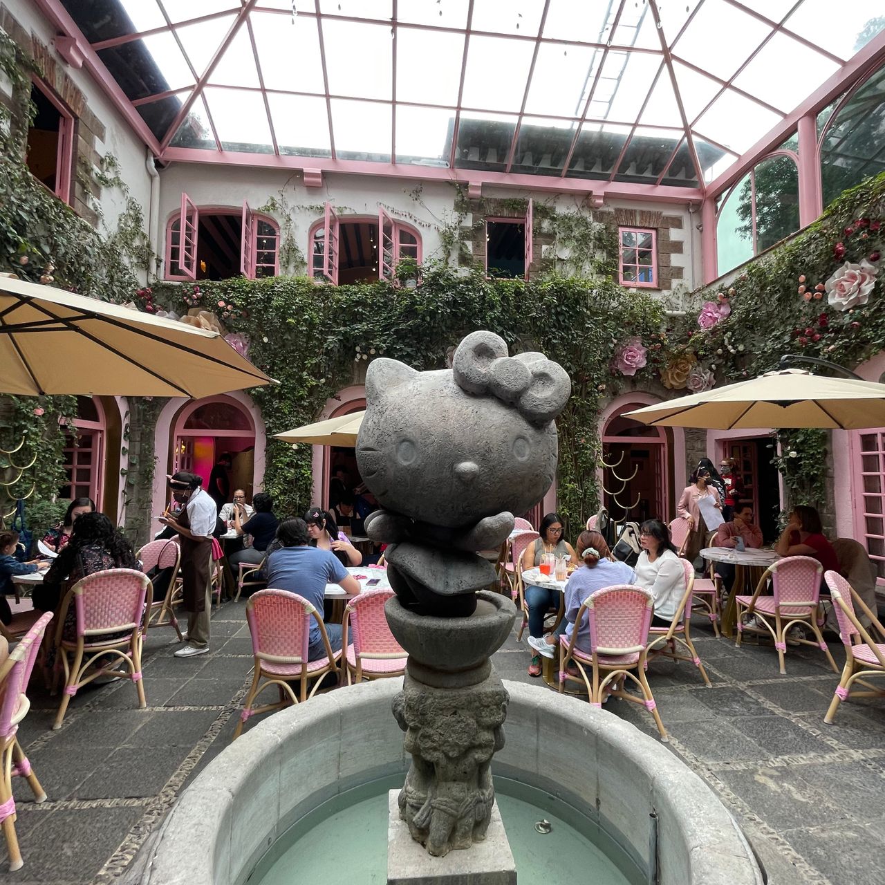 Restaurante Hello Kitty Café Cháteau - Ciudad de México, , CDMX | OpenTable