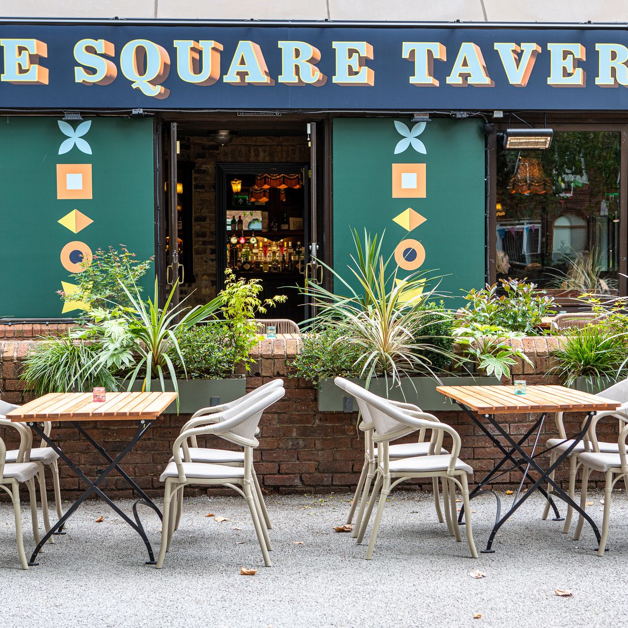 Full Service Restaurant, Taverne on the Square