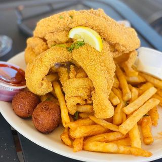 Skipper's Pier: Coastal Cajun Kitchen