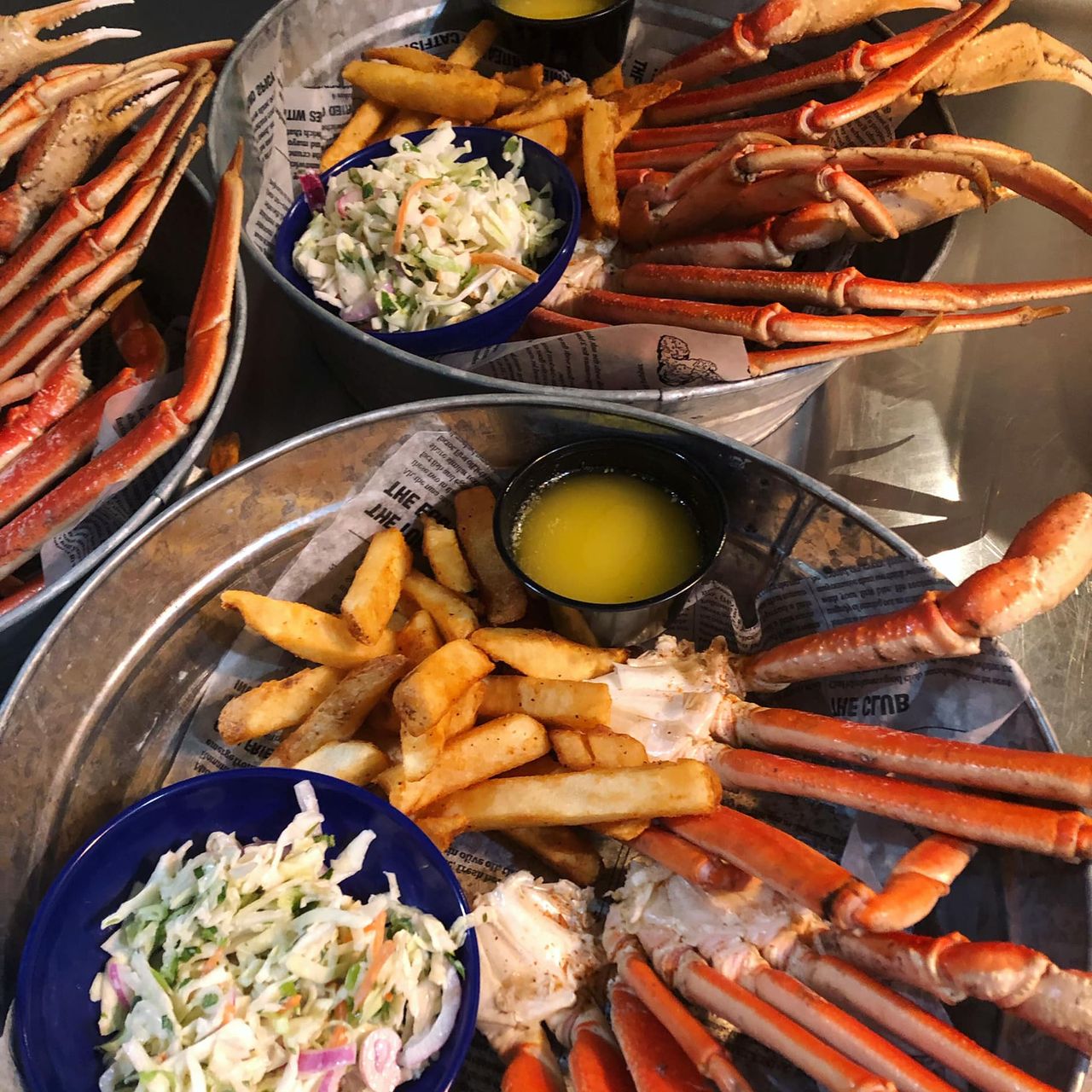 The perfect crab/lobster steamer pot!  A lot of you have been asking about  where to get this pot from for a while but the exact pot shown in the video  has