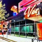 Cover image for Vic's