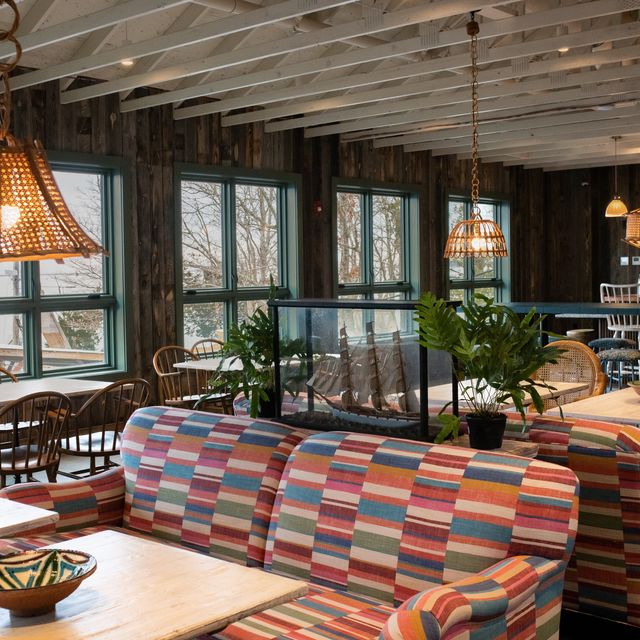 The Raw Bar at Island Creek Oyster Farm Restaurant - Duxbury, MA ...