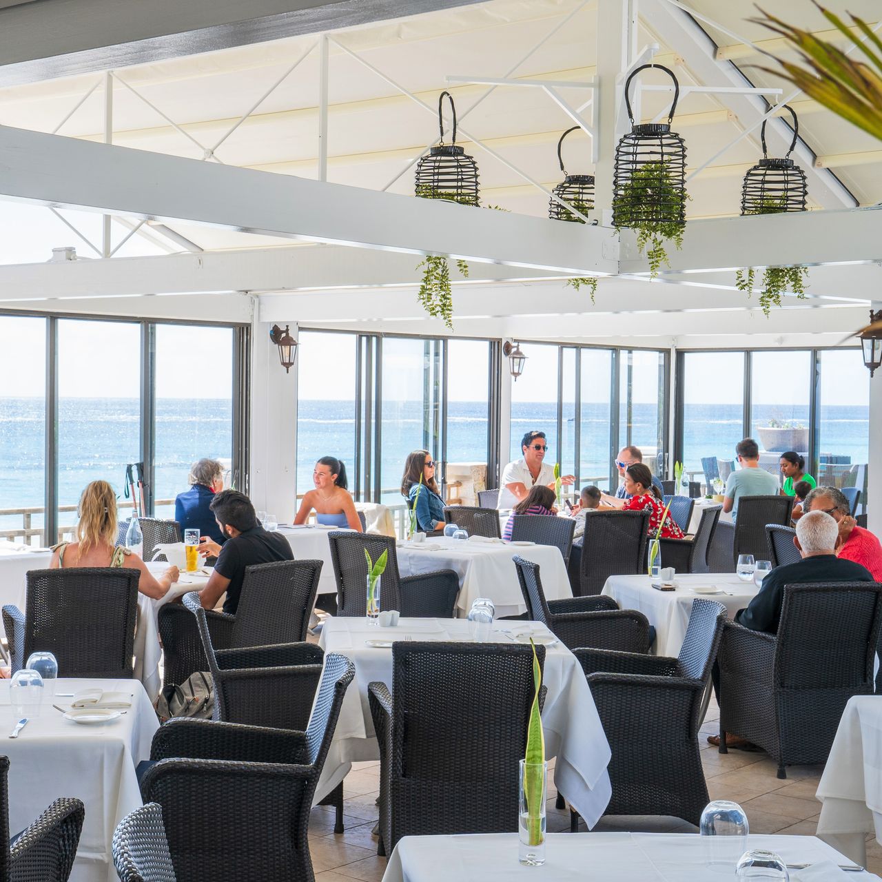 Sea Breeze Lounge and Terrace Restaurant