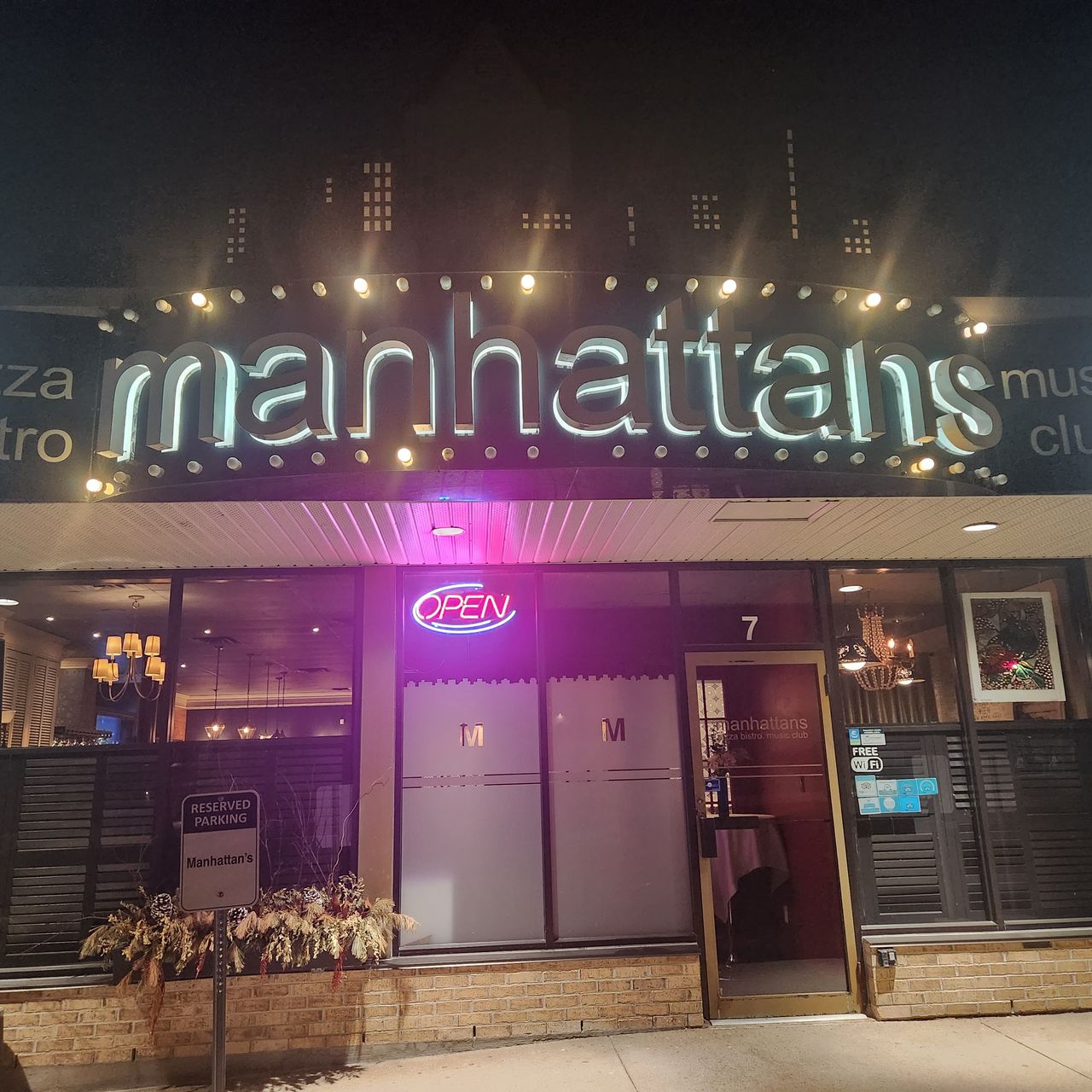 Manhattans - Updated 2024, Italian Restaurant in Guelph, ON