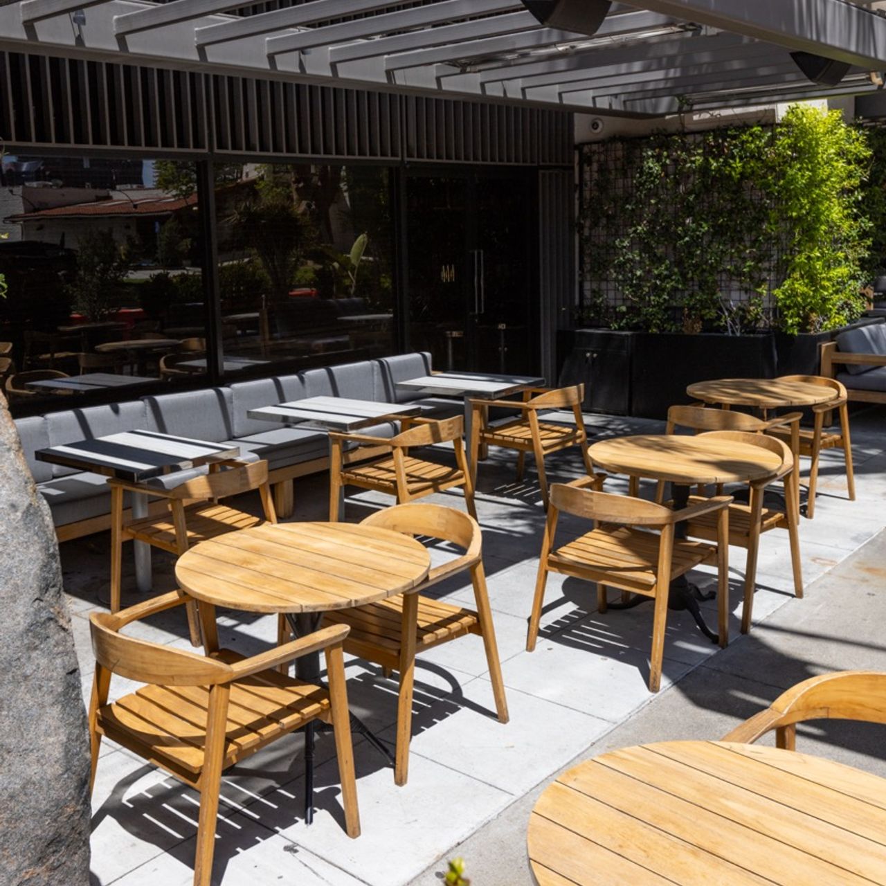 Brentwood restaurants best sale with outdoor seating