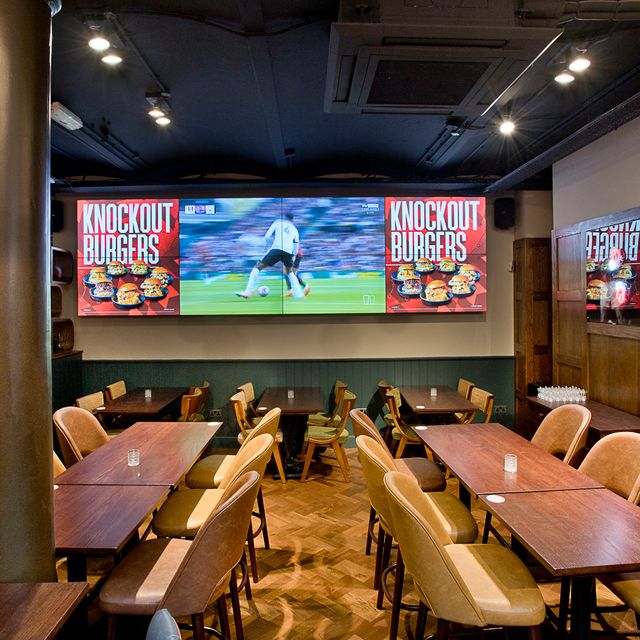 Restaurant Clubhouse 5 Sports Bar & Kitchen London, , Greater London