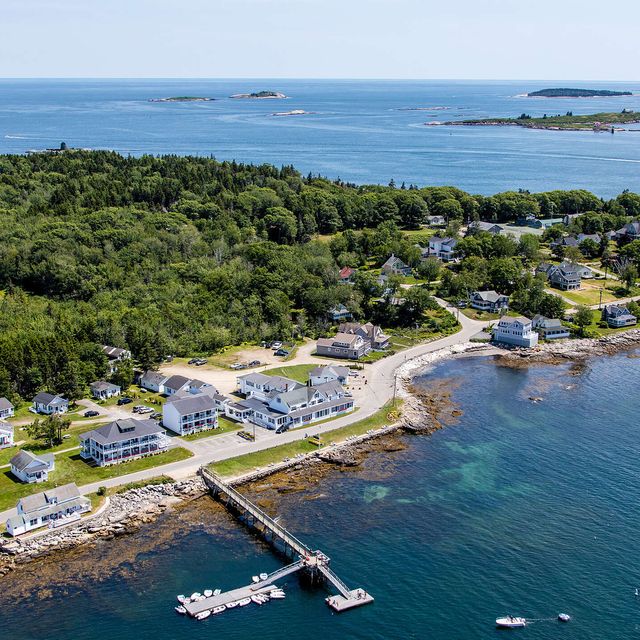 Ocean Point Kitchen at Bluebird Ocean Point Inn Restaurant - Boothbay ...