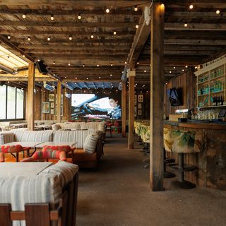 Ashton's Public House & Restaurant
