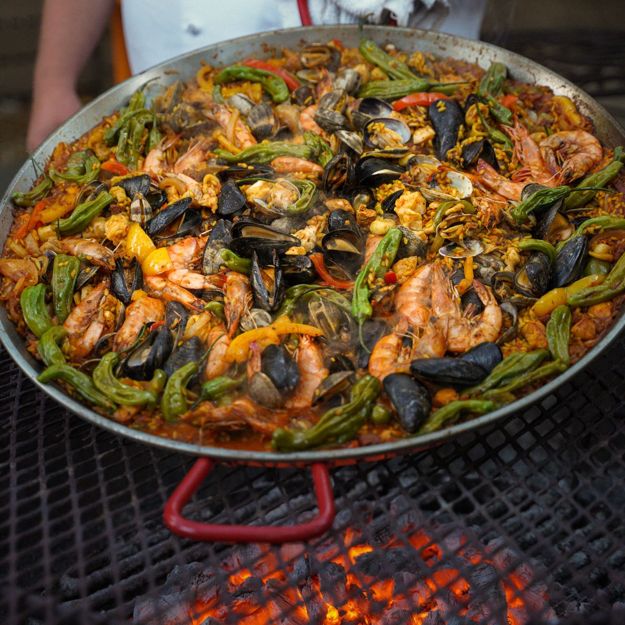 Big Pans & Paellas - Choc N Hog Catering