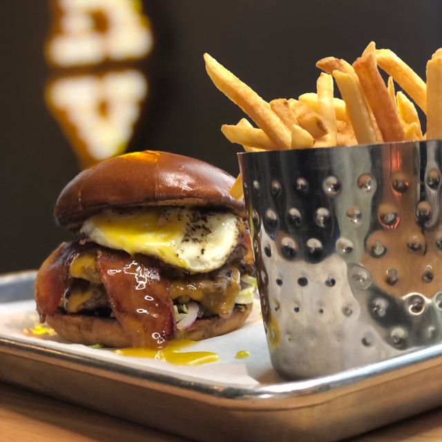 Rivalry Sports Lounge and Kitchen Updated 2024, Contemporary American