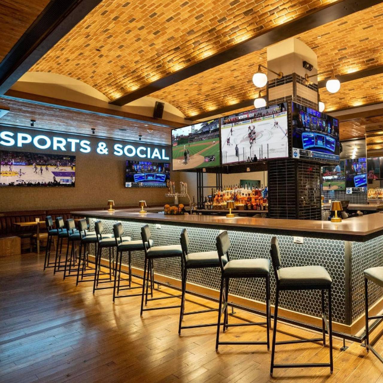 Sports & Social Green Hills  Food, Drink, Sports Watching & Games