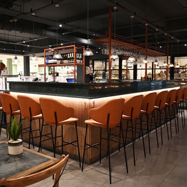 The Cheese & Charcuterie Bar at Jarrolds Updated 2024, Bar And Lounge