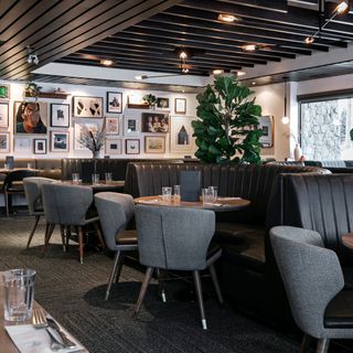 Earls Kitchen + Bar - 16th Avenue - Calgary